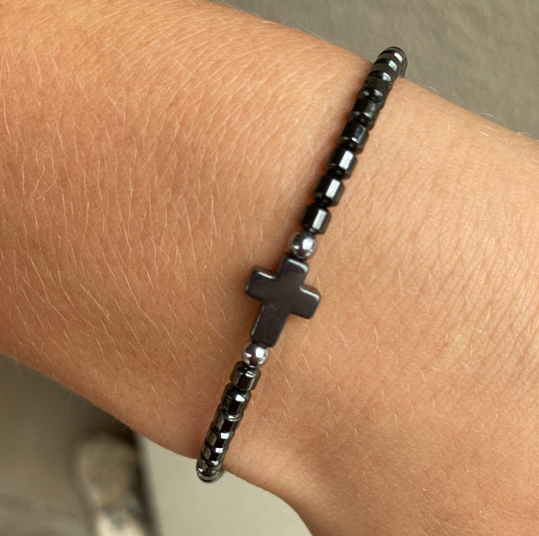 The CROSS - Single Strand Bracelet